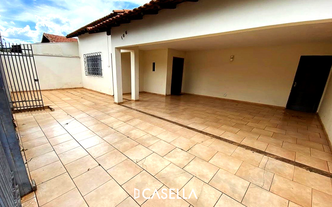 Vende-se casa no Bairro do Xingu em Lins.